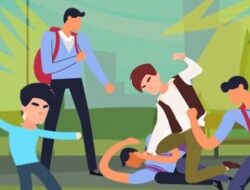 Kurang Setoran, Puluhan Anggota Ormas Keroyok Pedagang Buah di Jakbar