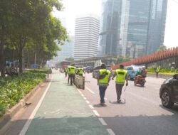 Puluhan Anggota Polisi Sisir Ranjau Paku di Sepanjang Jalan yang Dilewati Paus Fransiskus