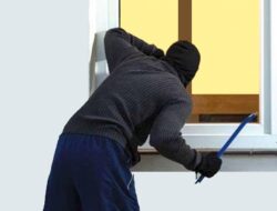 Pria Kepergok Curi Velg di Depok Viral, Polisi Cek TKP