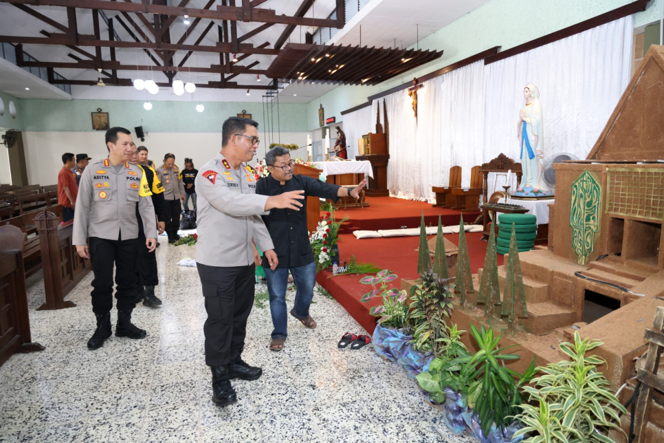 Kapolda DIY kunjungi gereja untuk memastikan ibadah Natal berjalan dengan lancar. (IST)