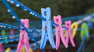 Ilustrasi jemuran basah.