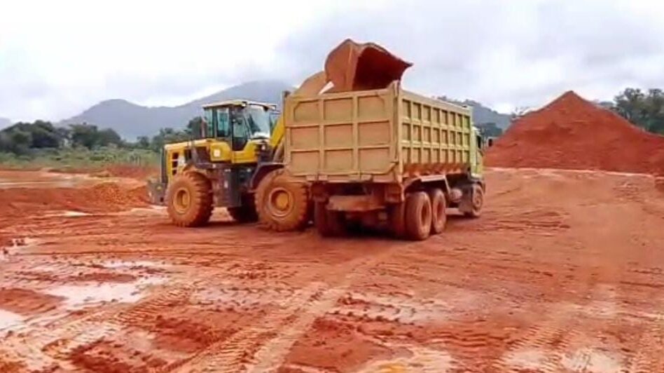 aktivitas penambangan bauksit di kalbar