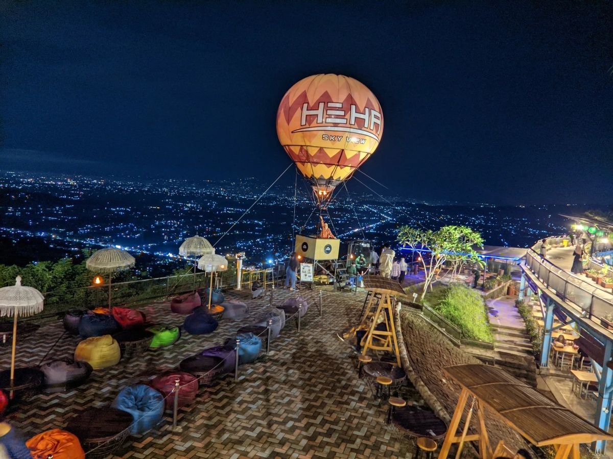 Heha View saat malam hari