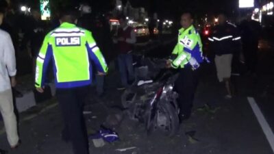 Polisi di lokasi kecelakaan