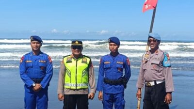 Wisatawan Dihimbau Tidak Berenang di Pantai Parangtritis Saat Libur Panjang