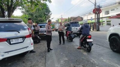 Kecelakaan di Jalan Bantul: Pelajar SMP Tanpa Helm Tabrak Linmas yang Sedang Atur Lalu Lintas