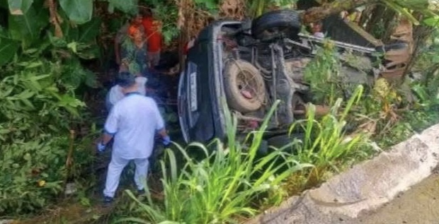 Mobil masuk jurang