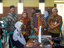 Mendikdasmen Abdul Mu’ti Tinjau Pelaksanaan SPMB 2025 di SMAN 1 Mayong, Jepara