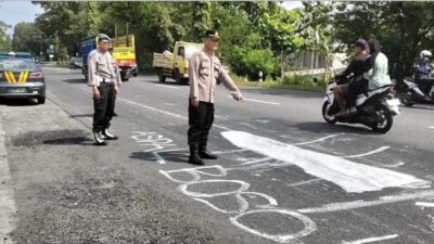 Akses Jalan Bergelombang di Srandakan Bantul Diperbaiki Usai Laka Tunggal Libatkan Pengendara Perempuan