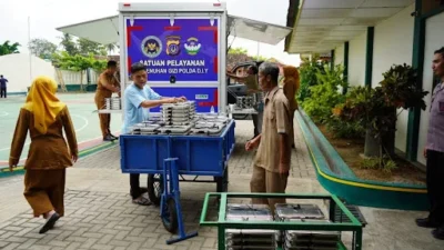 Polda DIY Salurkan 1.954 Paket Makanan Bergizi Gratis dari Dapur SPPG di Sentolo Kulonprogo