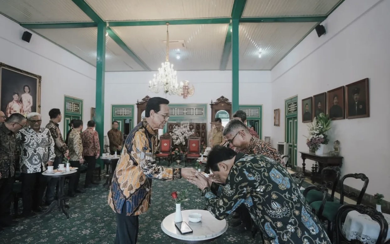 Keraton serahkan tanah kepada KAI