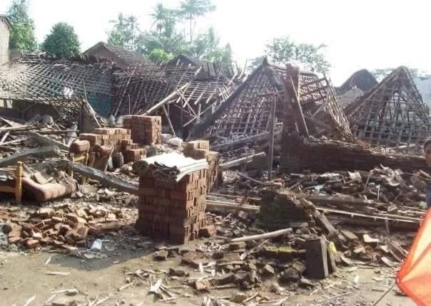 Suasana seusai gempa