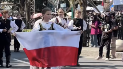 Acara jogja fasih on car oval di Malioboro