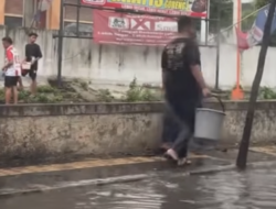 Hujan Deras di Yogyakarta, Warga Umbulharjo Panen Ikan Dadakan di Jalan Menteri Supeno