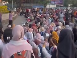 Ratusan Ibu Tabuh Panci Tolak Program Makan Bergizi Gratis di Jogja