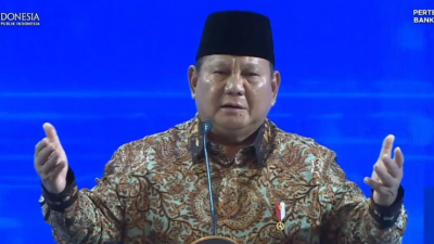 Lihat Video Anak Sekolah Seberangi Sungai, Prabowo Batal Hentikan Rapat Akhir Pekan